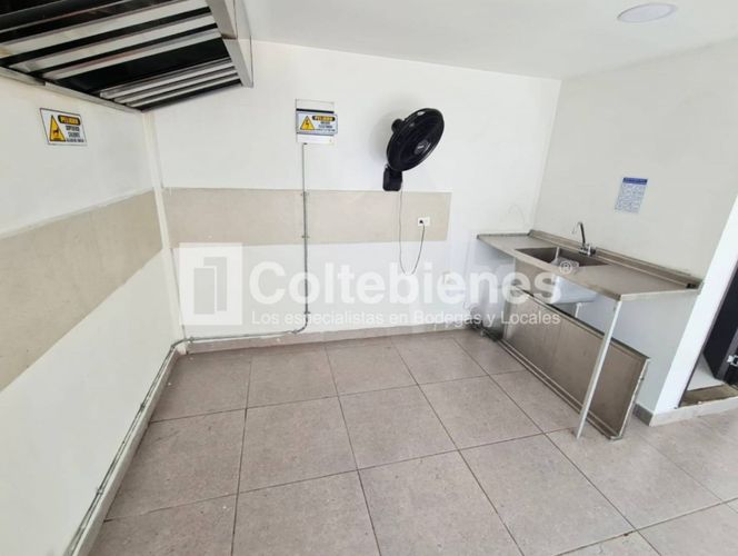 Local en arriendo en Colombia, Medellín, 28 m² · foto 5 de 7