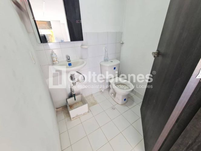 Local en arriendo en Colombia, Medellín, 28 m² · foto 6 de 7