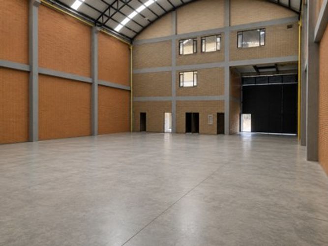 Bodega en arriendo en Zona Centro, Madrid, 791 m² · foto 2 de 12