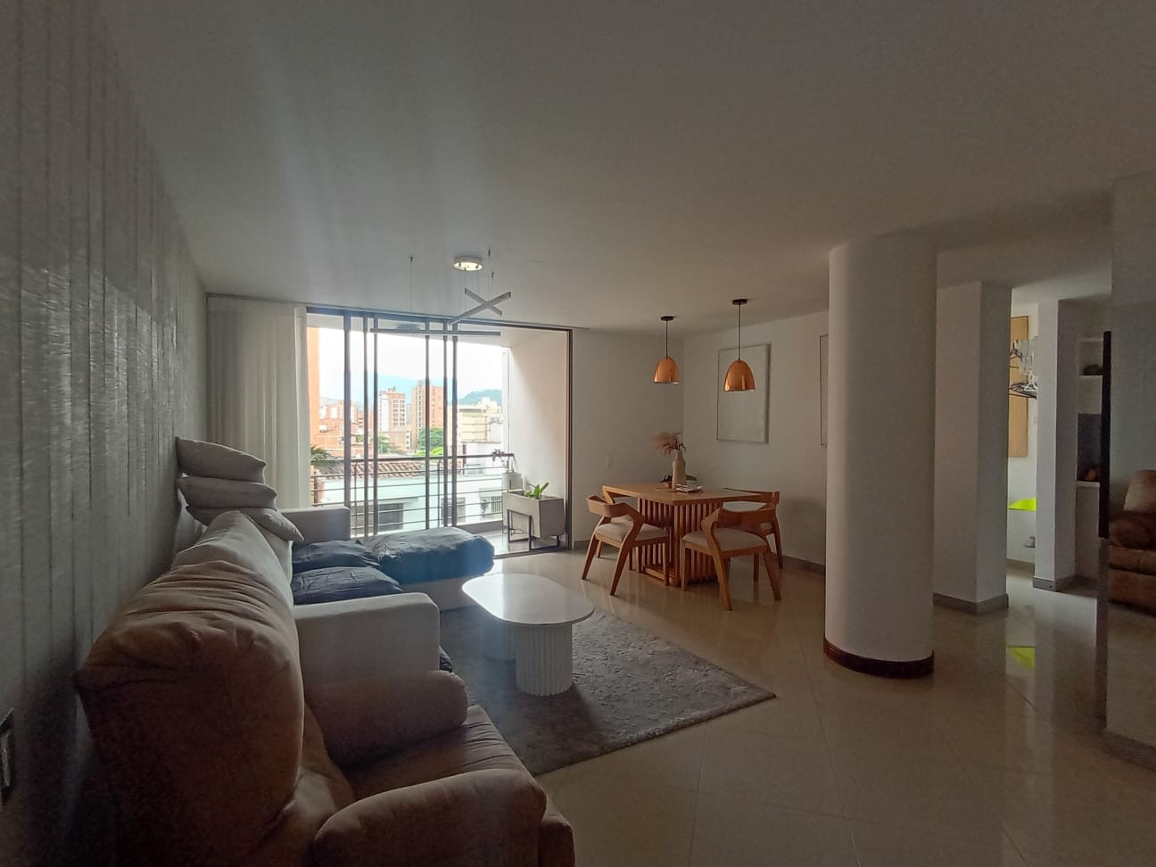 Apartamento en arriendo en Laureles, Medellín · foto 2 de 19