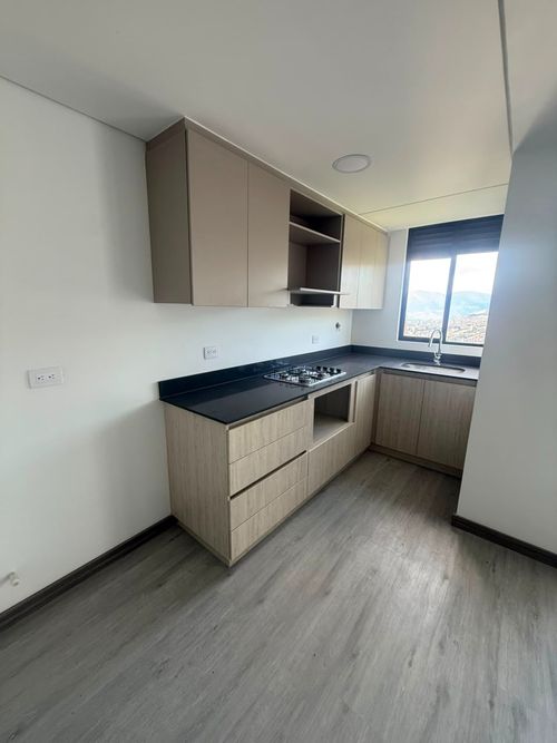 Apartamento de 3 alcobas en arriendo en Vía Las Palmas, Medellín, 82 m² · foto 2 de 12