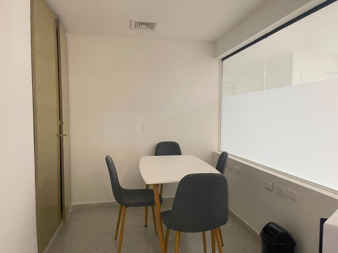 Consultorio en venta en El Poblado, Medellín, 123 m² · foto 4 de 20