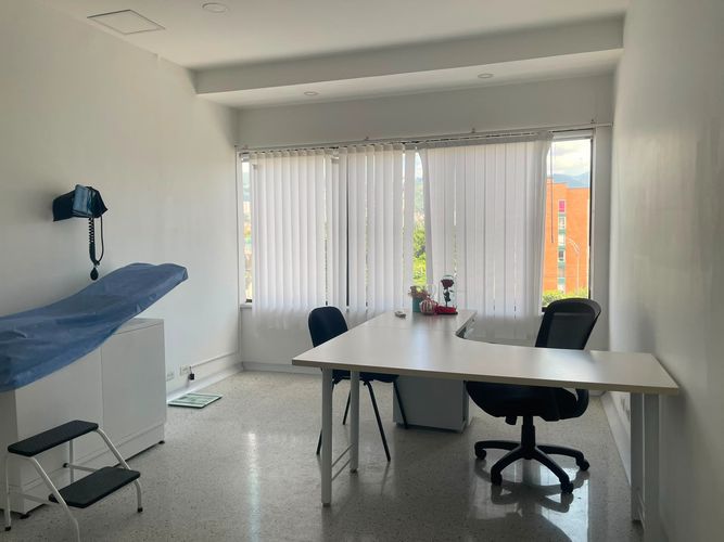 Consultorio en venta en El Poblado, Medellín, 123 m² · foto 13 de 20