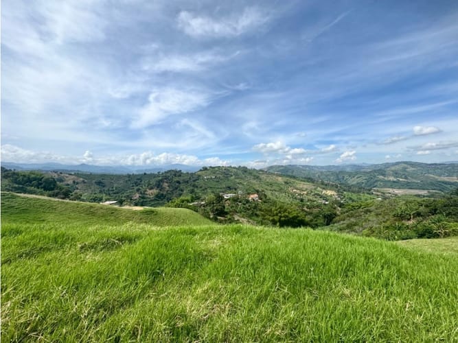 Lote en venta en La Caba�A, Manizales, 5586 m² · foto 2 de 13