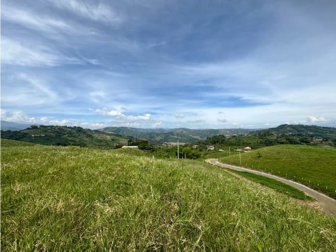 Lote en venta en La Caba�A, Manizales, 5586 m² · foto 3 de 13