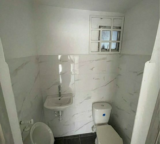Local en arriendo en Los Colores, Medellín, 22 m² · foto 2 de 2
