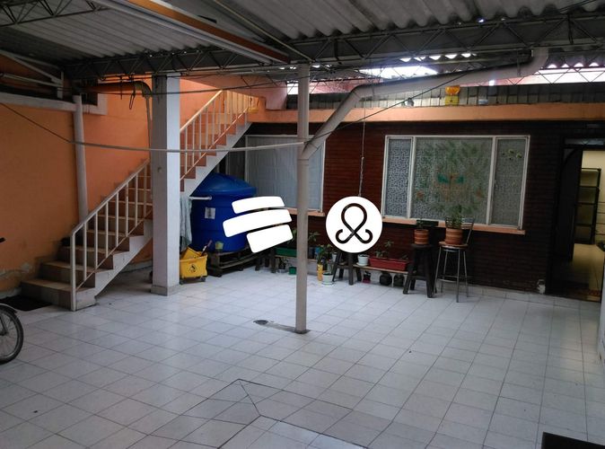 Casa de 9 alcobas en venta en Engativá, Bogotá, 330 m² · foto 9 de 19