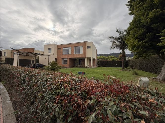 Casa de 4 alcobas en venta en Parcelas, Cota, 257 m² · foto 2 de 24
