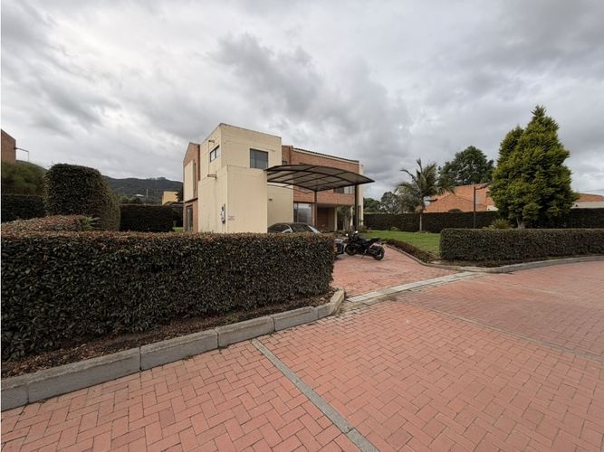 Casa de 4 alcobas en venta en Parcelas, Cota, 257 m² · foto 3 de 24