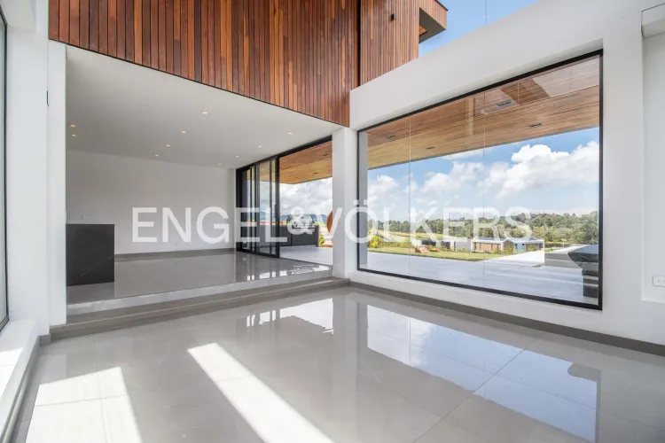 Casa de 4 alcobas en venta en Las Palmas, Envigado, 460 m² · foto 2 de 16