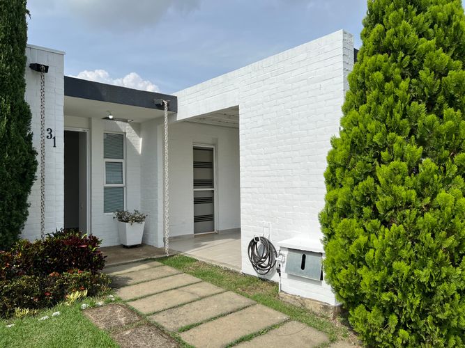 Casa de 3 alcobas en venta en El Castillo, Jamundí, 121 m² · foto 2 de 20