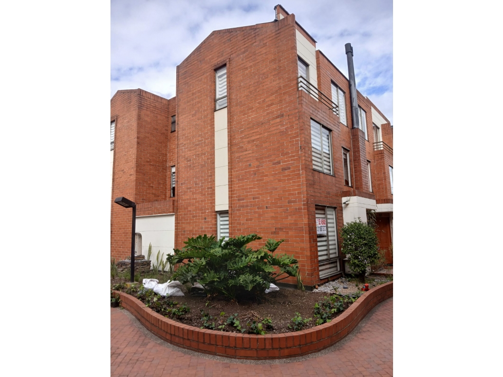 Casa en venta en Quinta Paredes, Bogotá · foto 2 de 19
