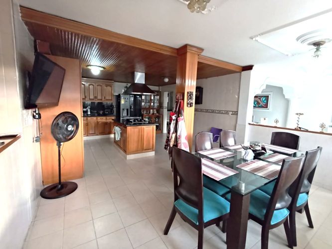 Casa de 6 alcobas en venta en Provenza, Bucaramanga, 341 m² · foto 3 de 24