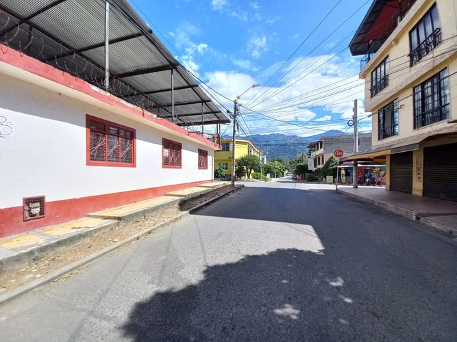 Casa de 3 alcobas en venta en Ub. La Victoria, Ibagué, 253 m² · foto 2 de 24