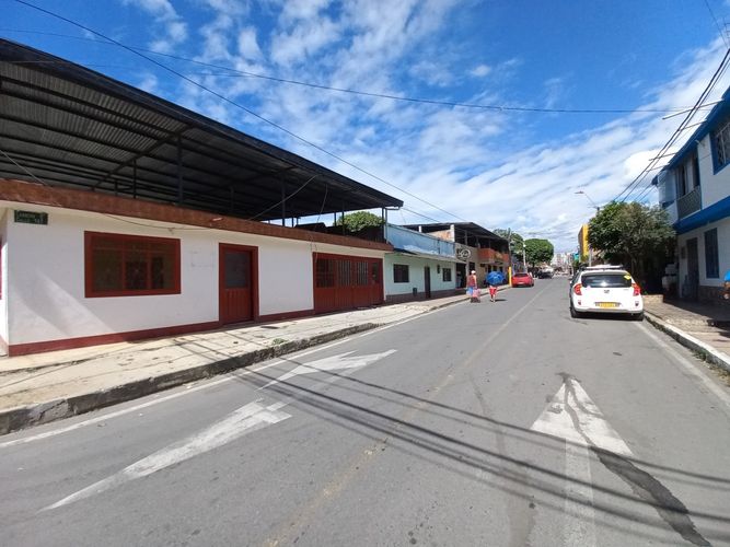 Casa de 3 alcobas en venta en Ub. La Victoria, Ibagué, 253 m² · foto 4 de 24