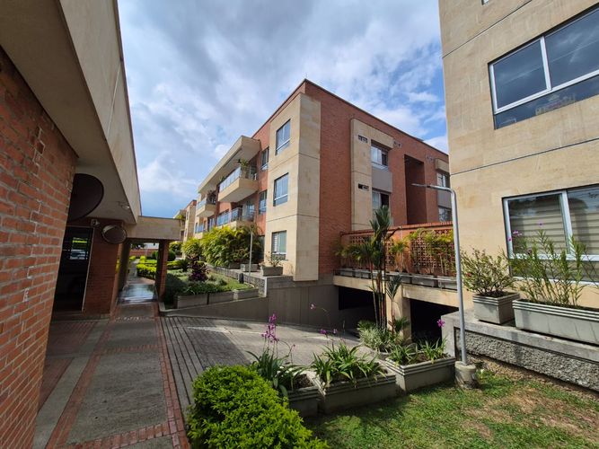 Apartamento de 3 alcobas en venta en Ciudad Jardin, Cali, 220 m² · foto 23 de 24
