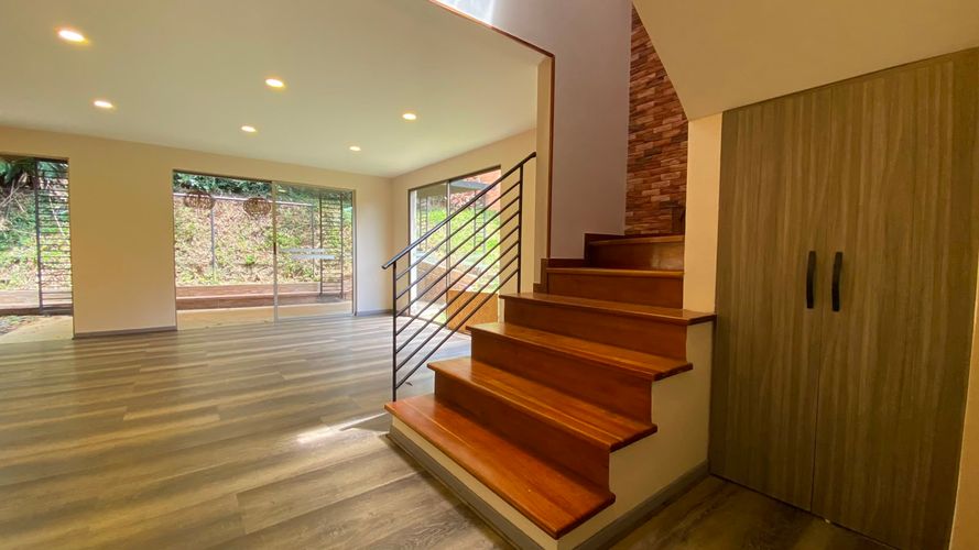 Casa de 4 alcobas en venta en Loma El Atravesado, Envigado, 250 m² · foto 3 de 20