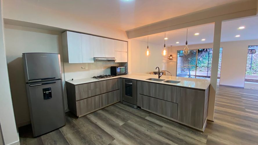 Casa de 4 alcobas en venta en Loma El Atravesado, Envigado, 250 m² · foto 5 de 20