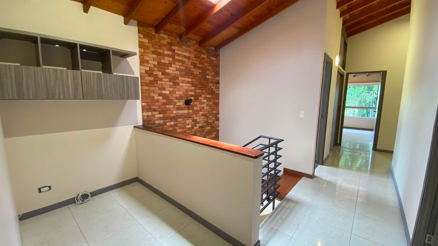 Casa de 4 alcobas en venta en Loma El Atravesado, Envigado, 250 m² · foto 9 de 20