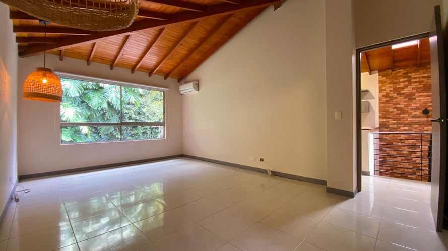 Casa de 4 alcobas en venta en Loma El Atravesado, Envigado, 250 m² · foto 10 de 20