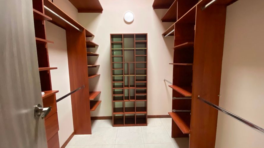 Casa de 4 alcobas en venta en Loma El Atravesado, Envigado, 250 m² · foto 11 de 20