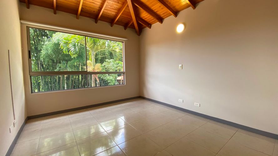 Casa de 4 alcobas en venta en Loma El Atravesado, Envigado, 250 m² · foto 13 de 20