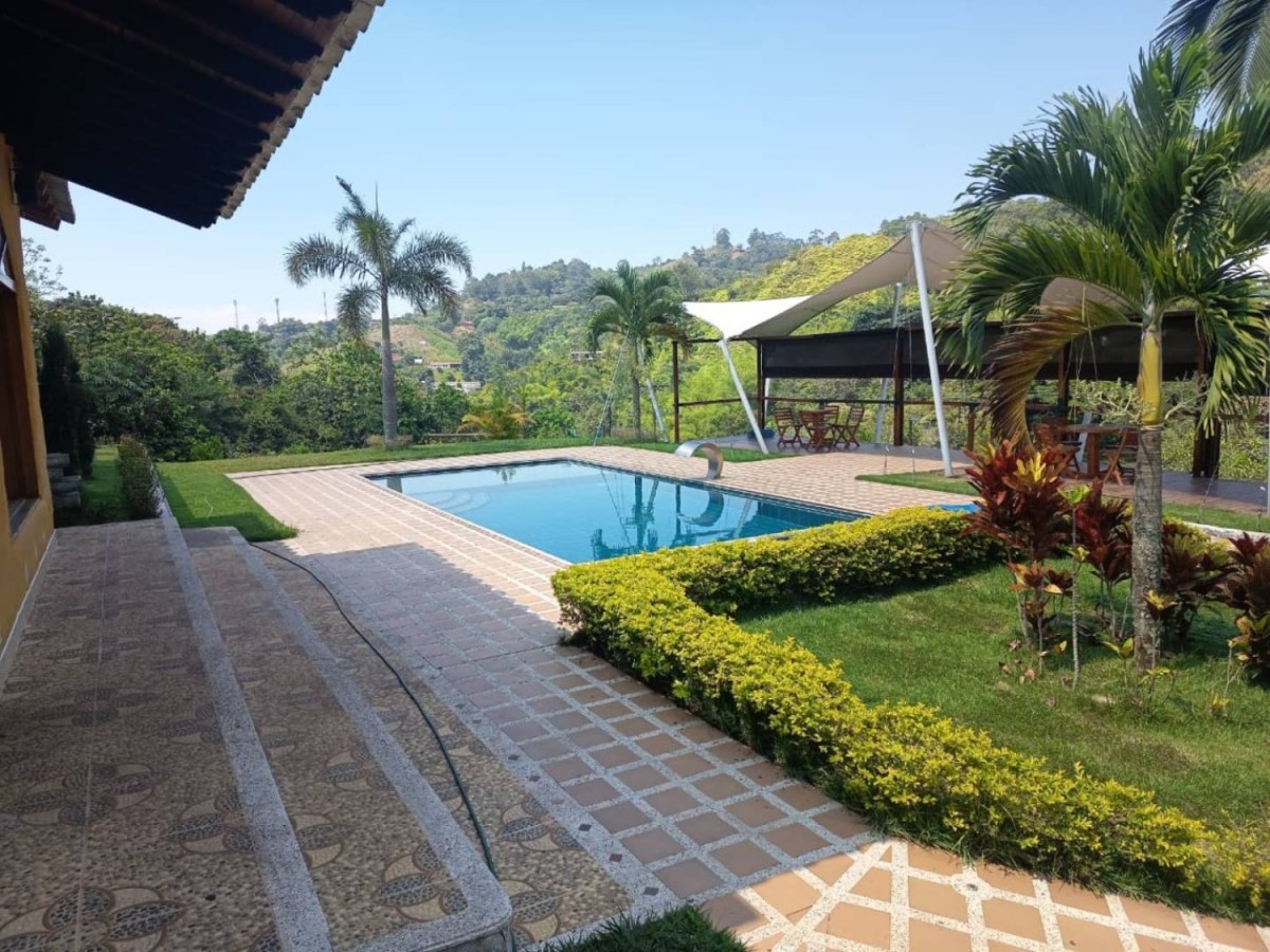Casa en arriendo en La Reforma, Cali · foto 2 de 23