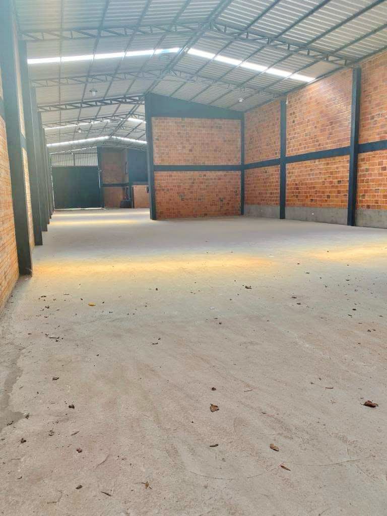 En Venta 2 Depósitos en Mariano Roque Alonso V079 — foto 3