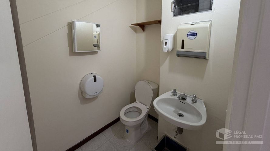Local en arriendo en El Poblado, Medellín, 50 m² · foto 4 de 6