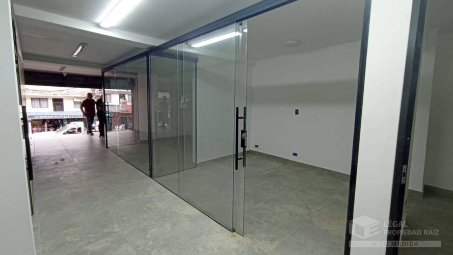 Local en arriendo en El Diamante 2, Medellín, 30 m² · foto 2 de 7