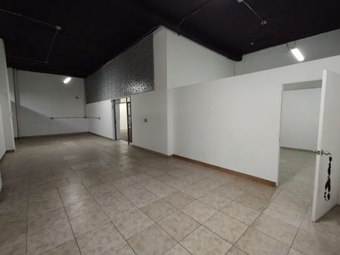 Bodega en arriendo en Campo Amor, Medellín, 1000 m² · foto 2 de 18