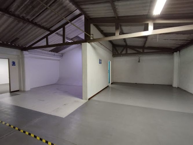 Bodega en arriendo en Campo Amor, Medellín, 1000 m² · foto 10 de 18
