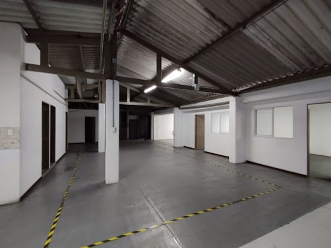 Bodega en arriendo en Campo Amor, Medellín, 1000 m² · foto 11 de 18