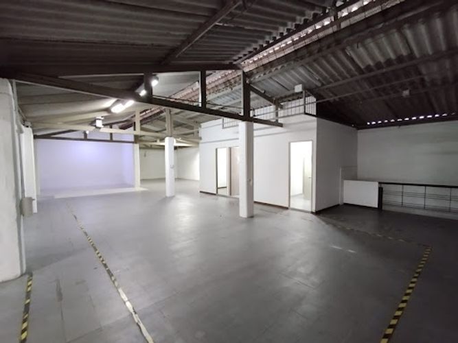 Bodega en arriendo en Campo Amor, Medellín, 1000 m² · foto 12 de 18