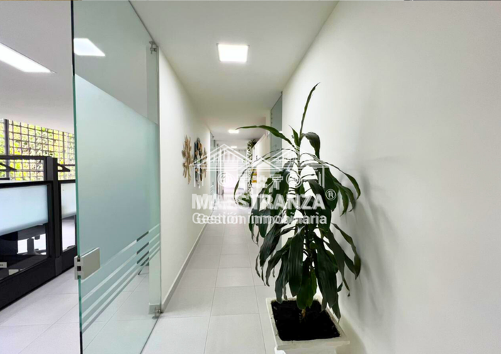 Oficina en venta en La Florida, Medellín, 157 m² · foto 2 de 24