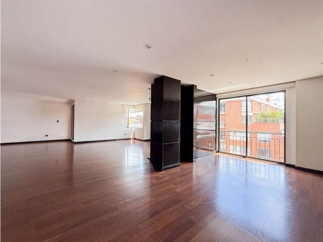 Apartamento de 3 alcobas en venta en San Patricio, Bogotá, 206 m² · foto 3 de 13