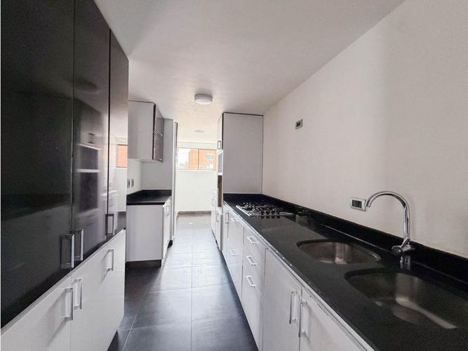 Apartamento de 3 alcobas en venta en San Patricio, Bogotá, 206 m² · foto 4 de 13