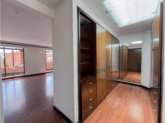 Apartamento de 3 alcobas en venta en San Patricio, Bogotá, 206 m² · foto 9 de 13