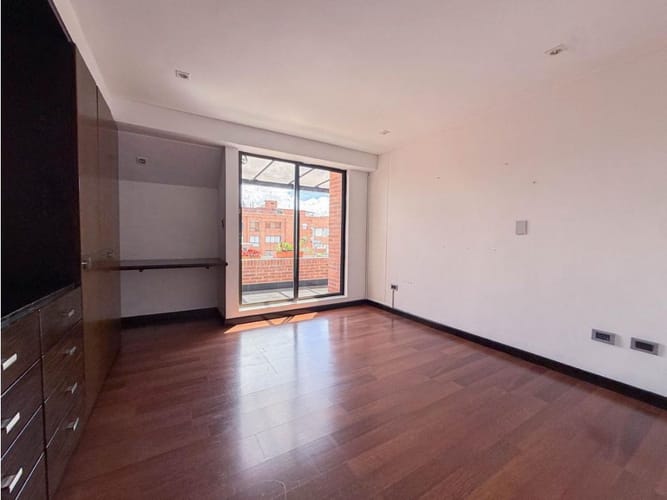 Apartamento de 3 alcobas en venta en San Patricio, Bogotá, 206 m² · foto 12 de 13