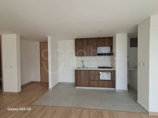 Apartamento de 2 alcobas en arriendo en Loma De San Jose, Sabaneta, 70 m² · foto 2 de 14