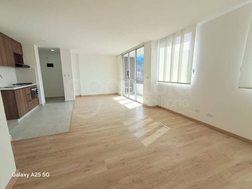 Apartamento de 2 alcobas en arriendo en Loma De San Jose, Sabaneta, 70 m² · foto 3 de 14