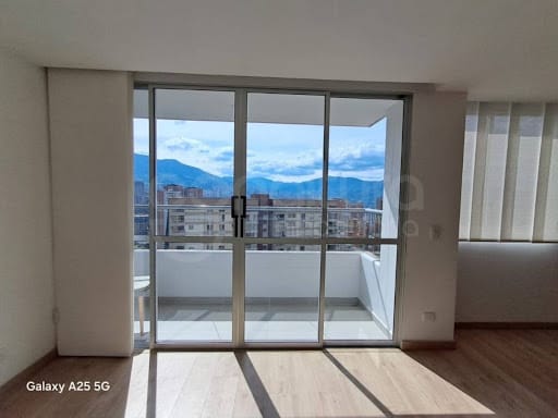 Apartamento de 2 alcobas en arriendo en Loma De San Jose, Sabaneta, 70 m² · foto 4 de 14
