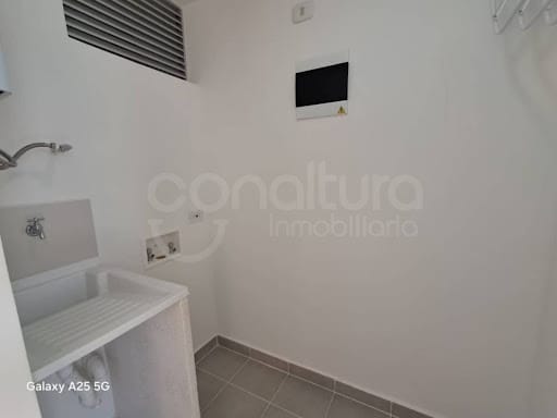Apartamento de 2 alcobas en arriendo en Loma De San Jose, Sabaneta, 70 m² · foto 12 de 14
