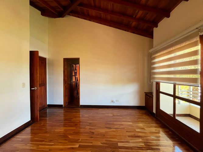 Casa de 3 alcobas en venta en Escobero, Envigado, 270 m² · foto 11 de 20
