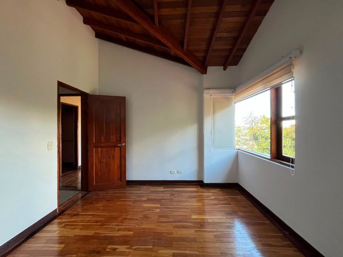 Casa de 3 alcobas en venta en Escobero, Envigado, 270 m² · foto 16 de 20