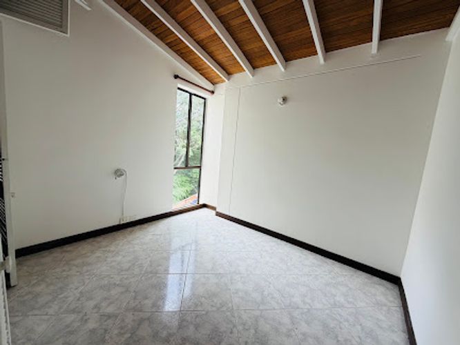 Apartamento de 2 alcobas en venta en El Poblado, Medellín, 95 m² · foto 13 de 14