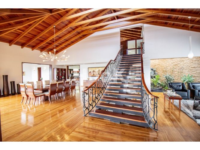 Casa de 7 alcobas en venta en Altos De Yerbabuena, Chía, 1977 m² · foto 9 de 24