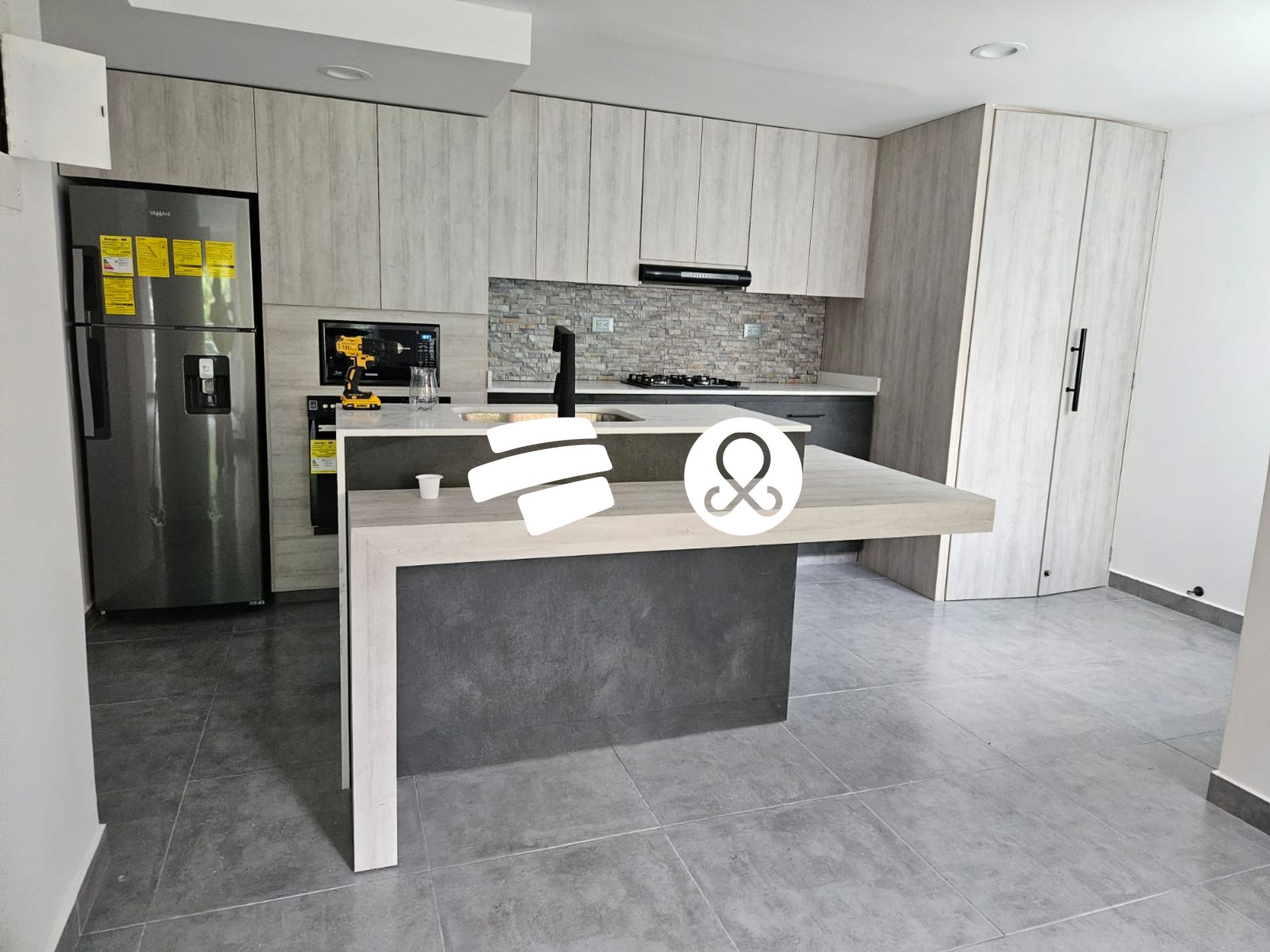Apartamento en venta en Zona Centro, Envigado · foto 3 de 13