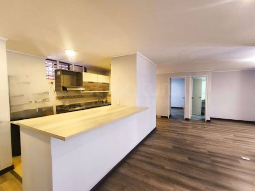 Apartaestudio en arriendo en Milla De Oro, Medellín, 98 m² · foto 2 de 17