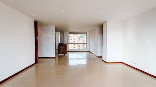 Apartamento de 3 alcobas en arriendo en El Tesoro, Medellín, 127 m² · foto 3 de 24